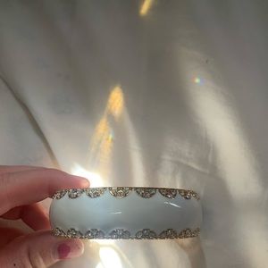 Beautiful thick black and white braclet💞